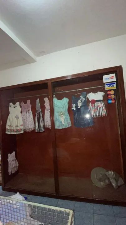 02 Vitrines expositoras de roupas