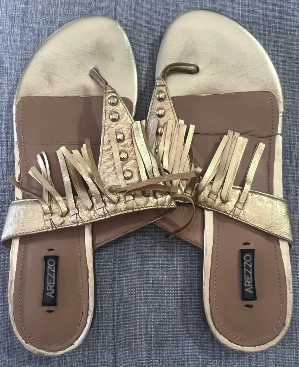 Chinelo Arezzo Dourado!