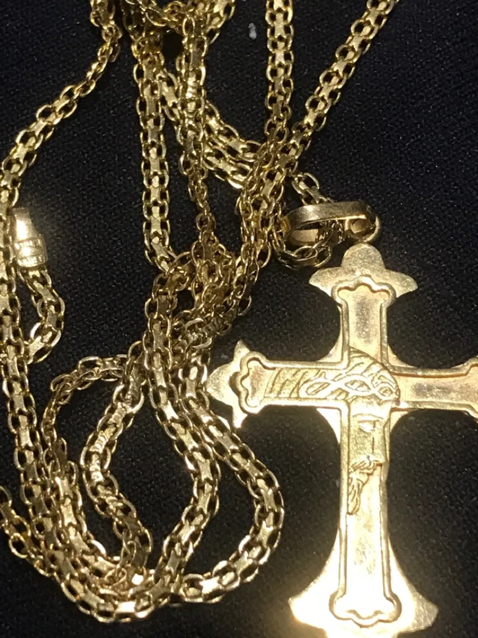 Corrente ouro com pingente cruz face jesus