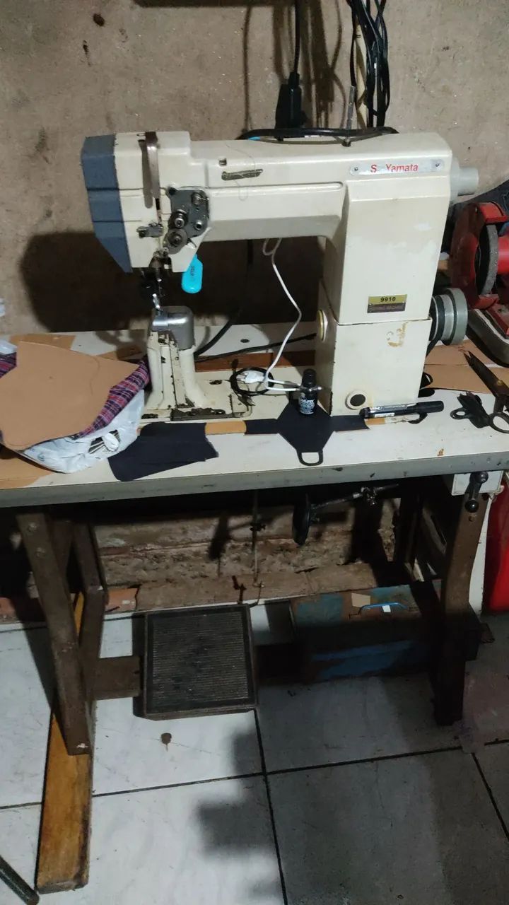 Máquina de coluna para couro Industrial Yamata 9910