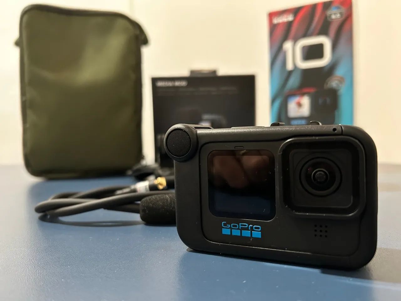 GoPro Hero 10 com acessórios 