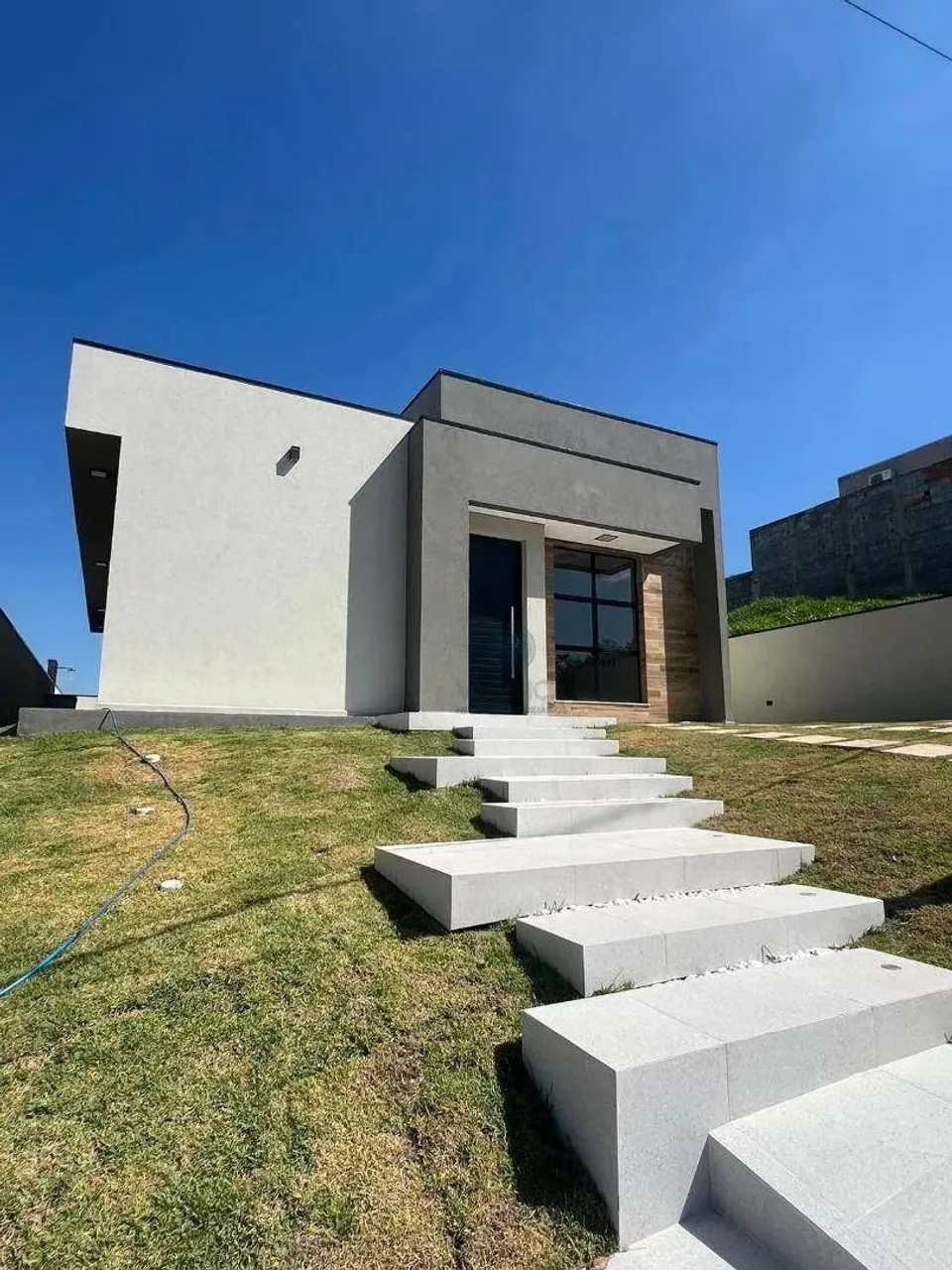 Casa com 4 dormitórios à venda, 160 m² por R$ 1.000.000,00 - Jardim Colina do Sol - Bom Je