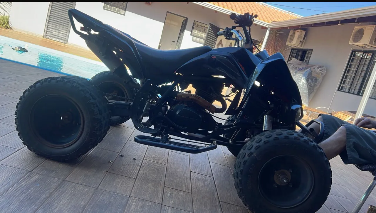 Quadriciclo 4x2 250 cilindrada