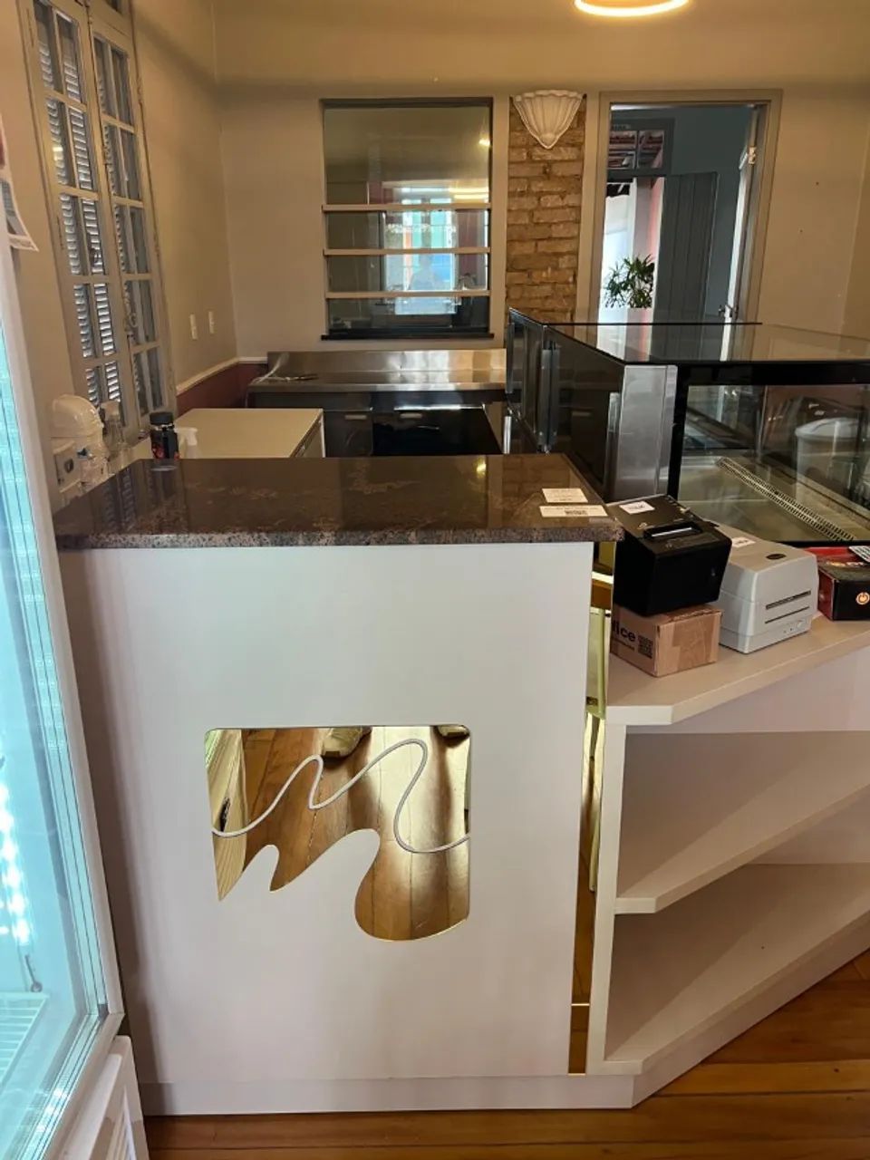 Um conjunto de vitrines/balcões expositores refrigerado & seca interligadas, marca Buzon - Foto 2