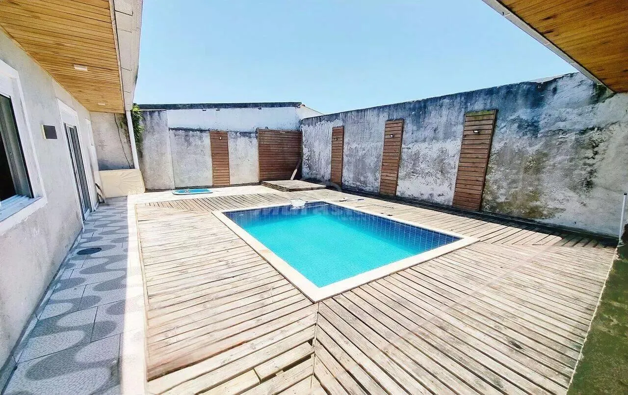 *OPORTUNIDADE* CASA COM PISCINA EM GUARATUBA