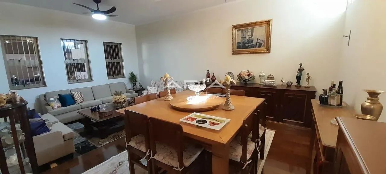 Linda e espaçosa casa para Venda, com 3 dorm