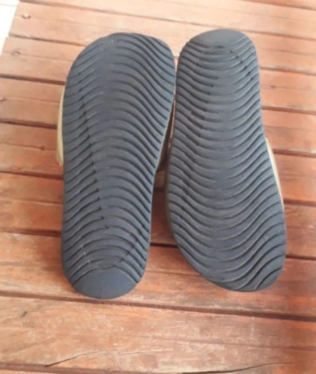 Sandálias Nike Slide Douradas - Foto 5