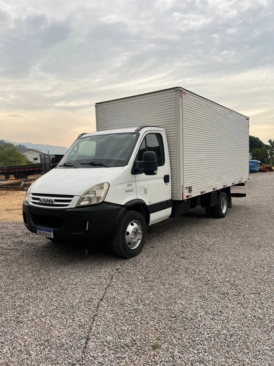 Iveco 70c16 2010 Baú 5.50 metros - Foto 2