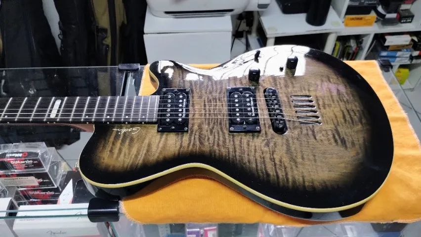 Guitarra Godin Summit CT Ano 2009 com Case Original - Instrumentos