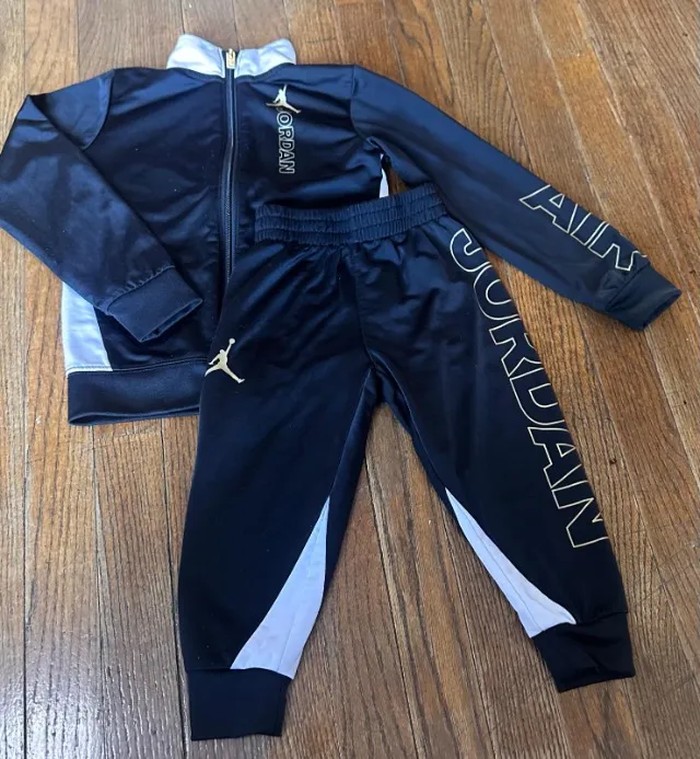 conjunto marca esportiva tamanho 2 anos importado (Desapego)