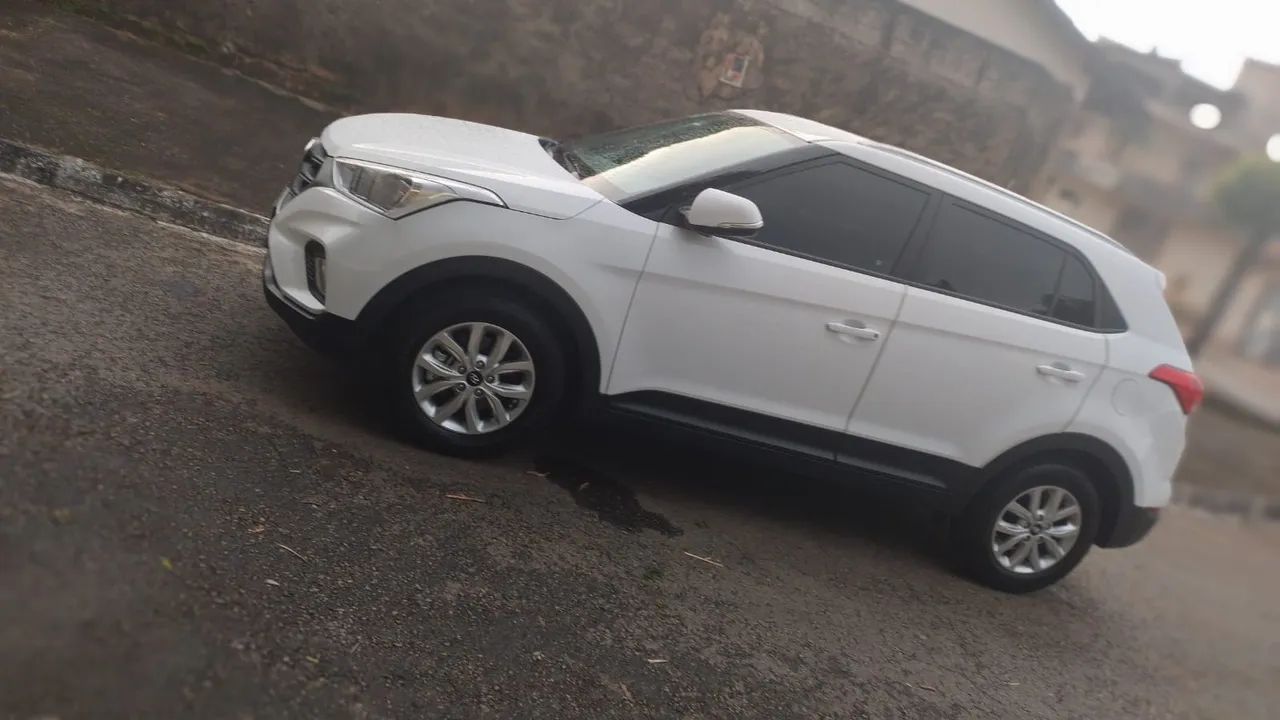 Creta Action 1.6 23/24 apenas 24 mil km 