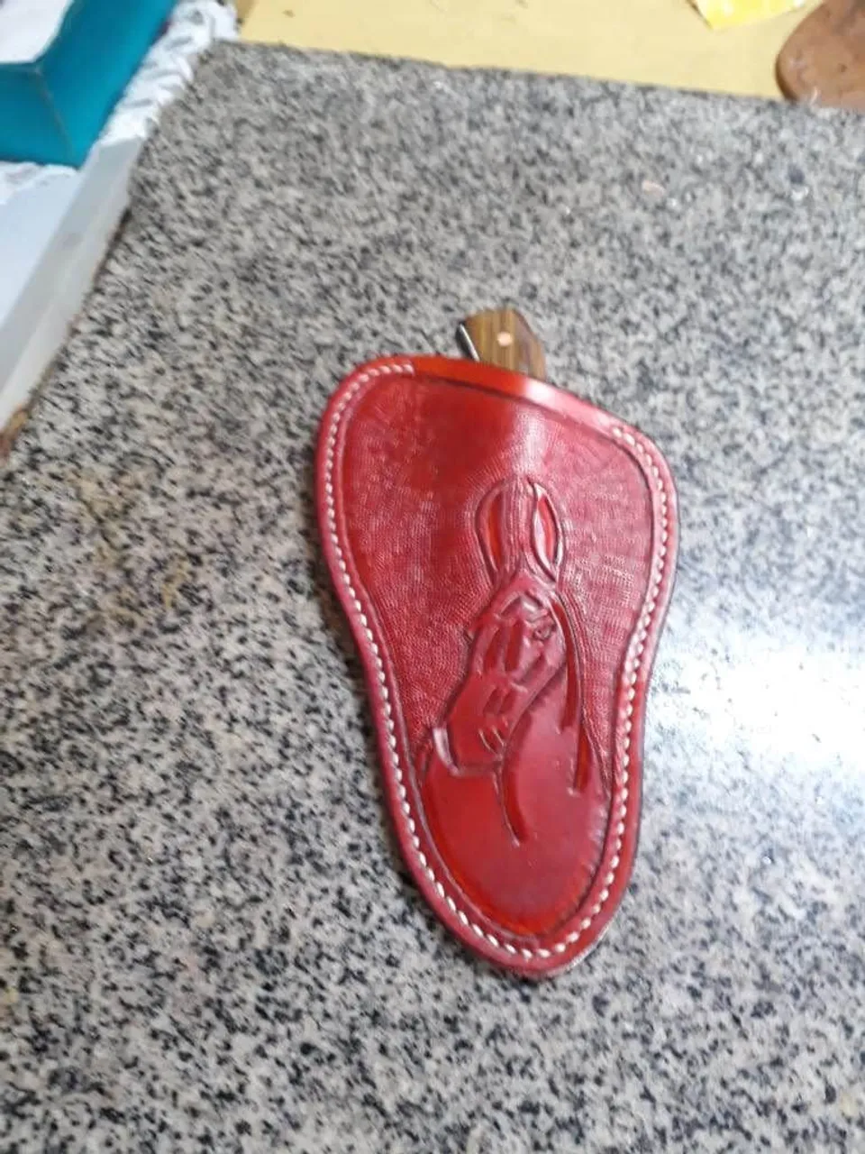 Bainha de couro artesanal com faca