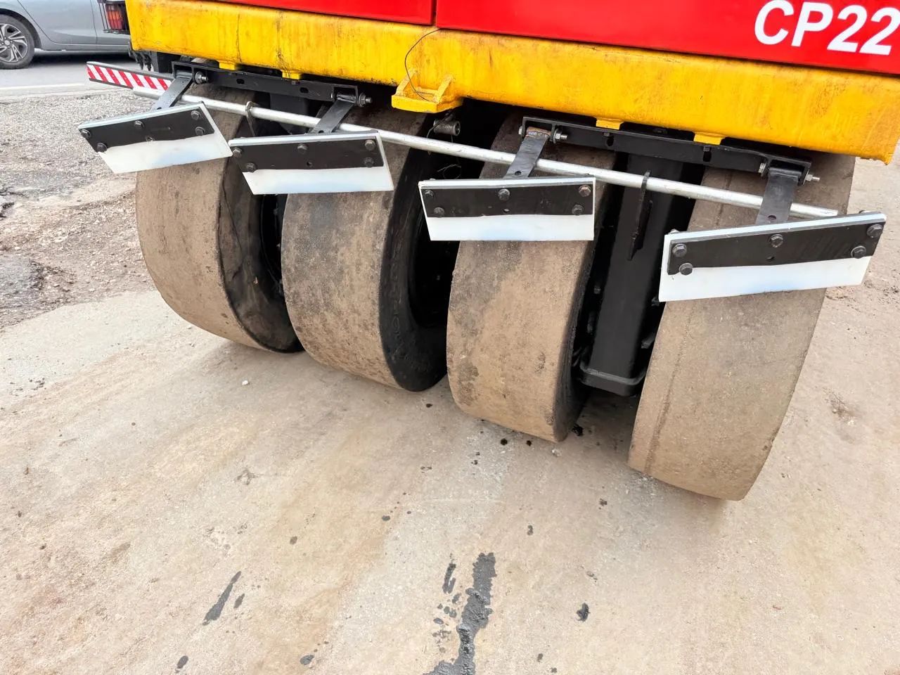 Rolo de pneus Compactador DYNAPAC CP221 - Foto 2