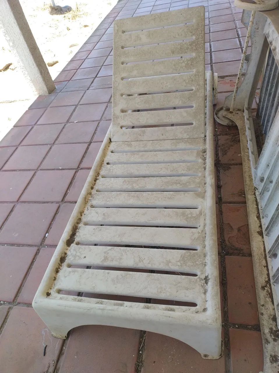 Espreguiçadeira de fibra de vidro para piscina. - Foto 2