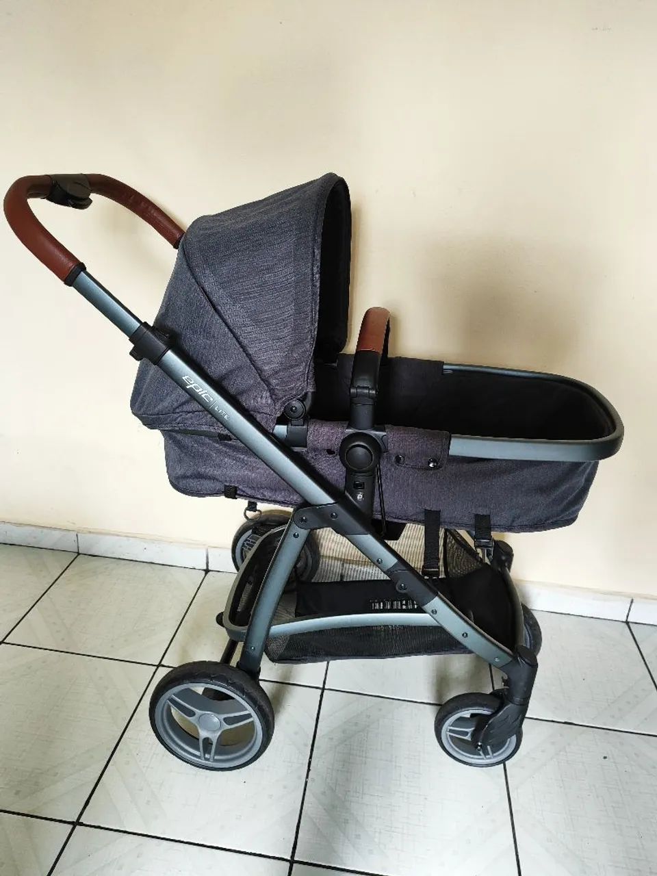 Carrinho de Bebê Moisés Epic Lite