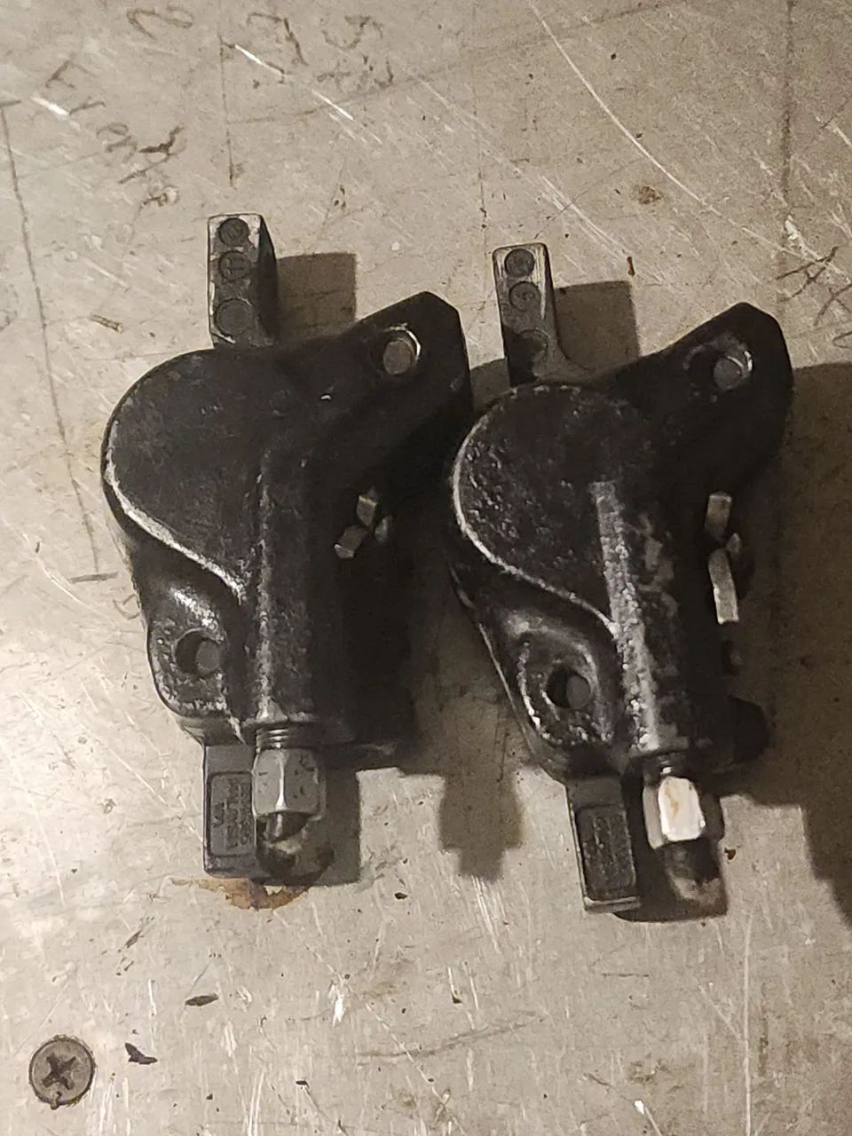Uma Pinça de Freio Shimano - Foto 2