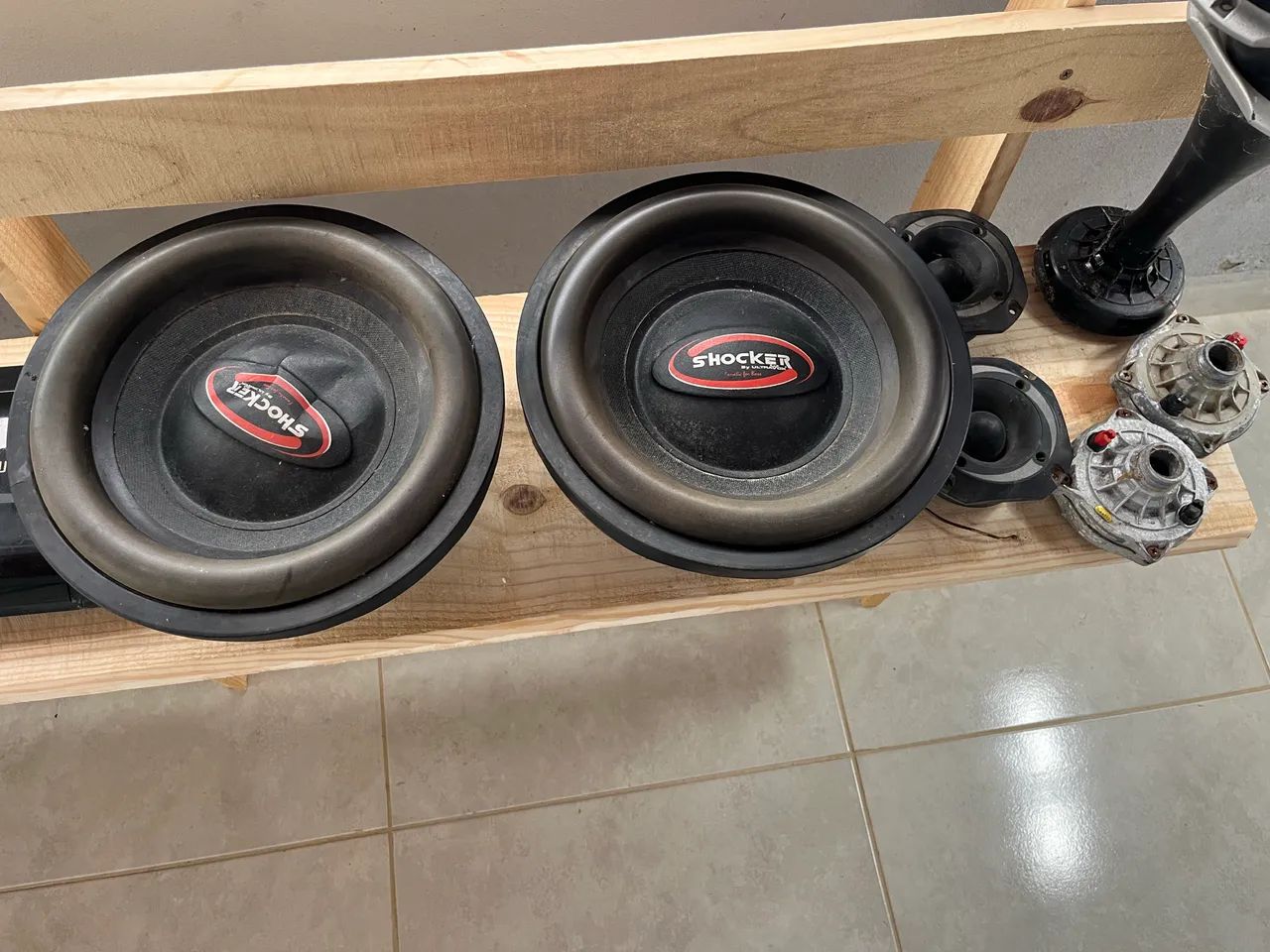 Subwoofer Shocker 1200w Rms EQUIPAMENTO PARA MONTAGEM DE SOM AUTOMOTIVO  Peças Para Carros