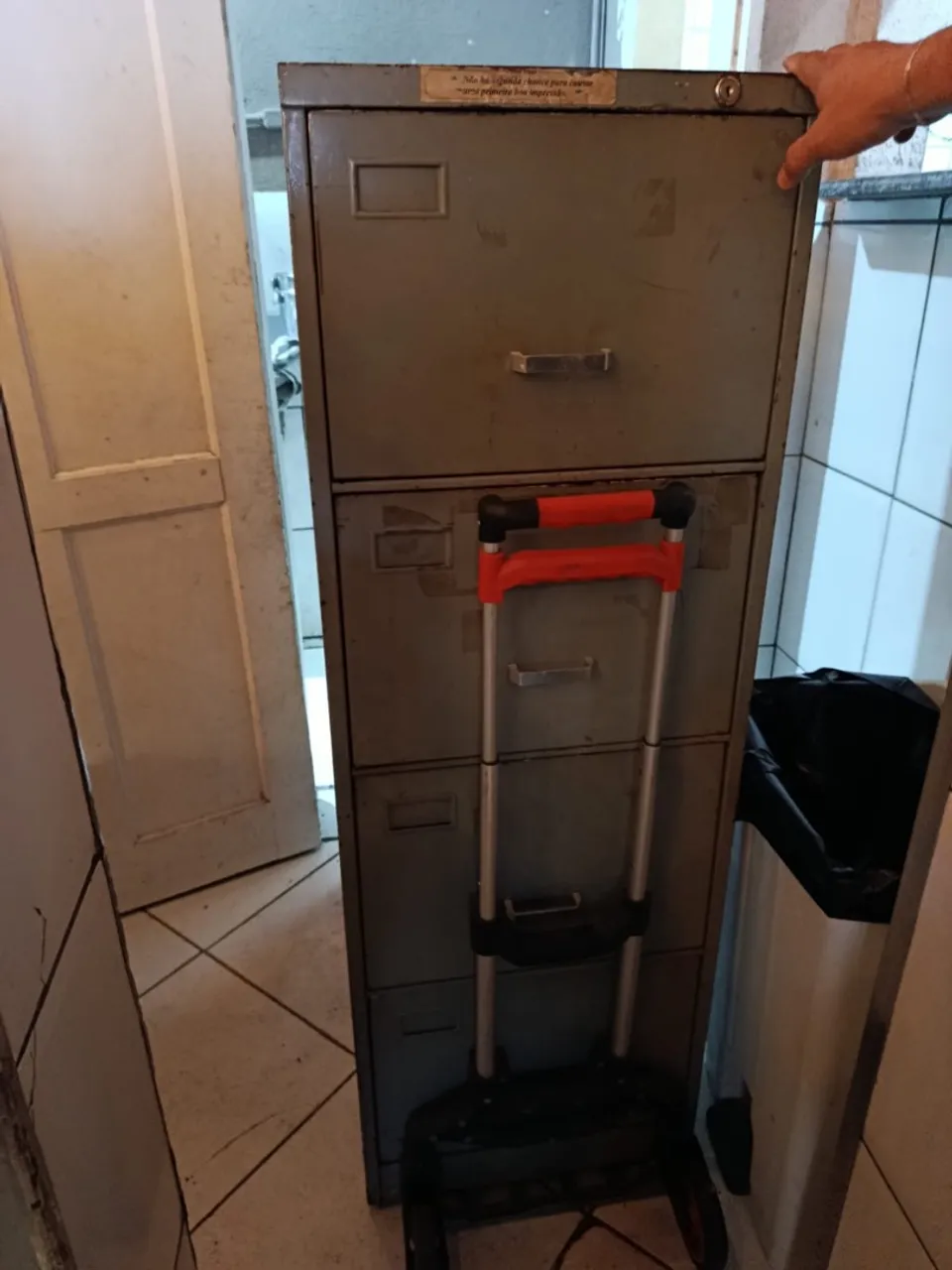 Carrinho de transporte com gaveteiro