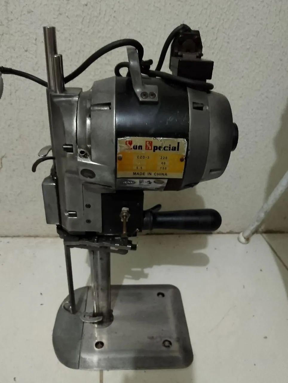 VENDO MAQUINA DE CORTE 