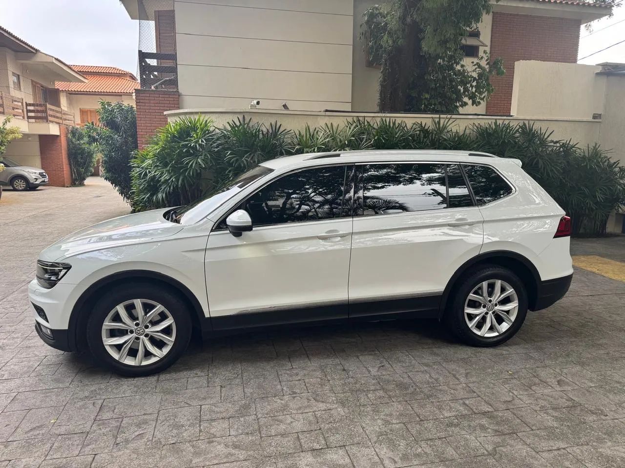 VW Tiguan Comfortline Allspace 7 lugares 2018 - Foto 2