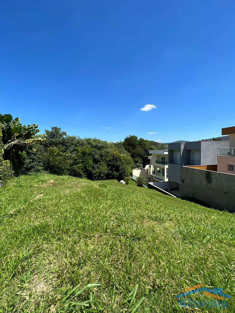 Terreno com 596m² em Condomínio - SANTANA DE PARNAÍBA.