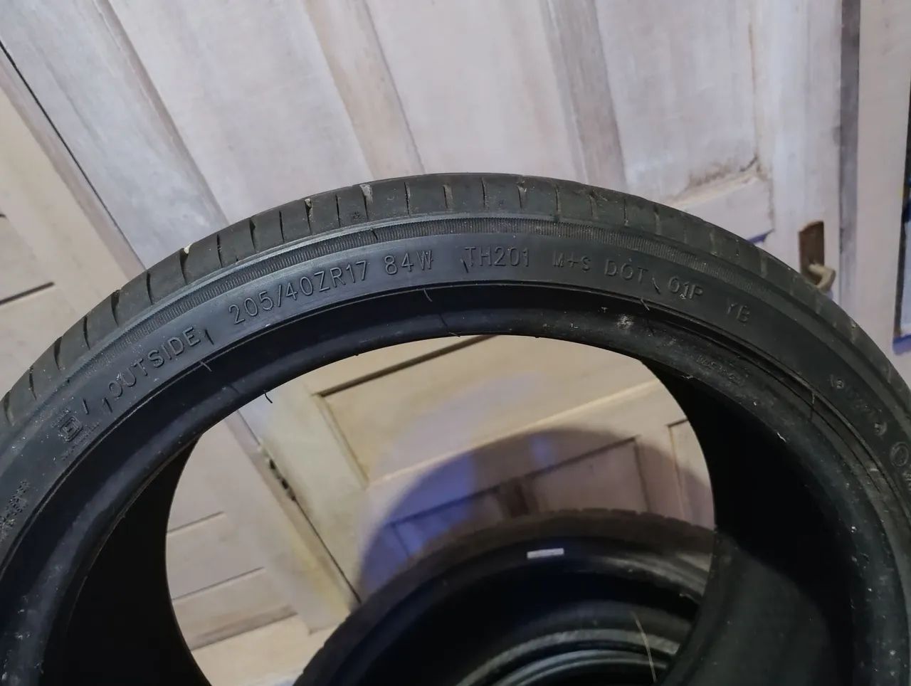 Pneus aro 17 205/40ZR17 84W, mais 5 pneus de graça. - Foto 2