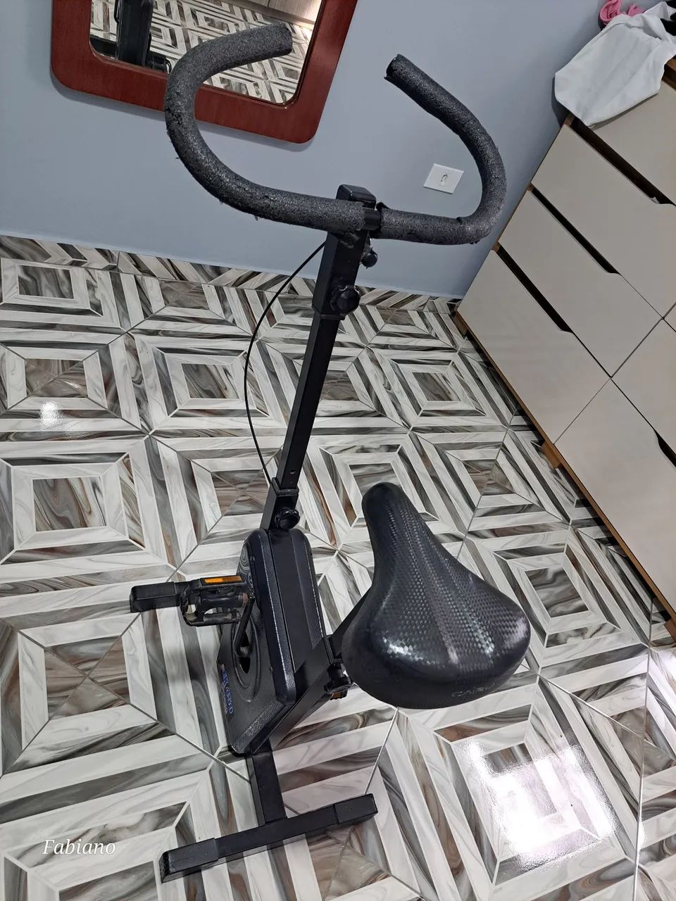 Bicicleta ergométrica para exercícios em casa