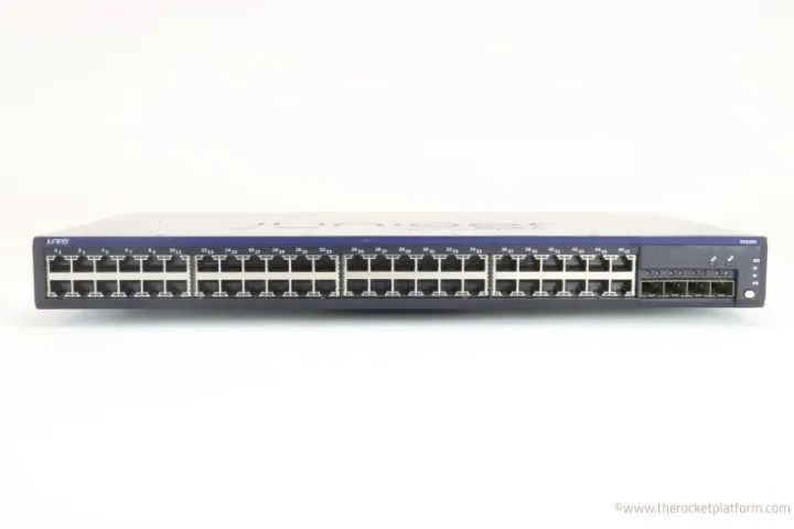 Switch Juniper Networks EX2200 48T 4G 48x1 Gbps  - Foto 3