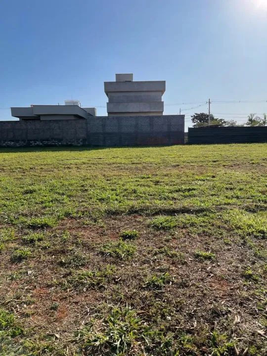 Lote 360,m² (A 15 minutos do Shopping Flamboyant) Condomínio Terras Alpha 1