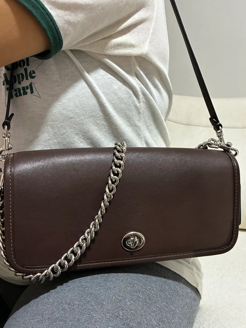 Bolsa Coach - Dinky 26 (com corrente) - Foto 5