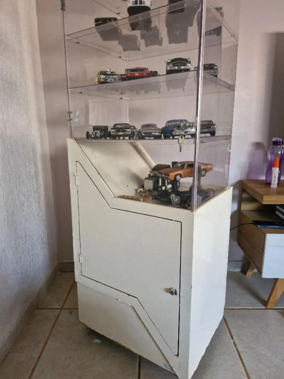 VITRINE/EXPOSITOR EM MDF ACRÍLICO- para coleções ou loja - Foto 2