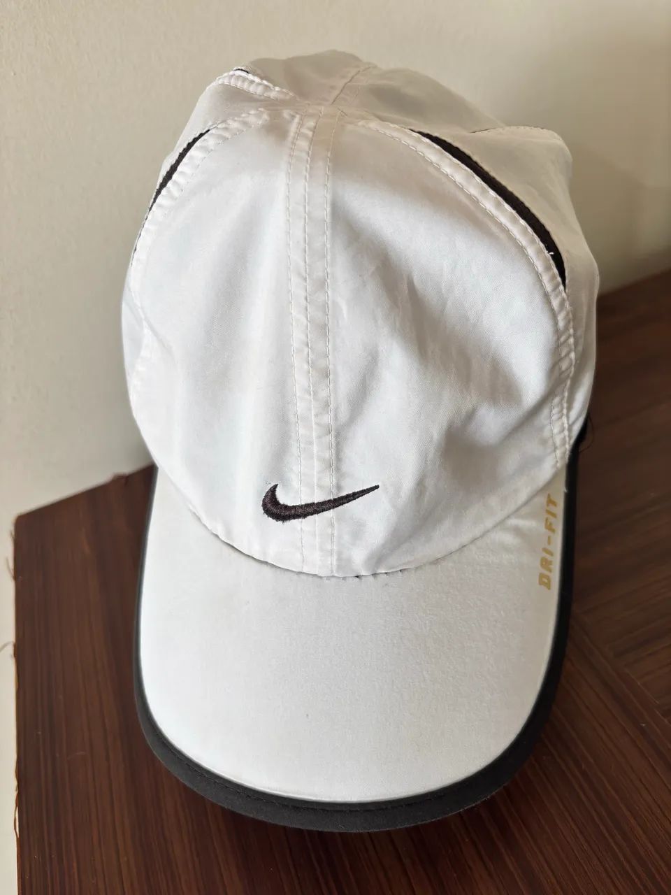 Boné Masculino Nike Dri-Fit Featherlight.