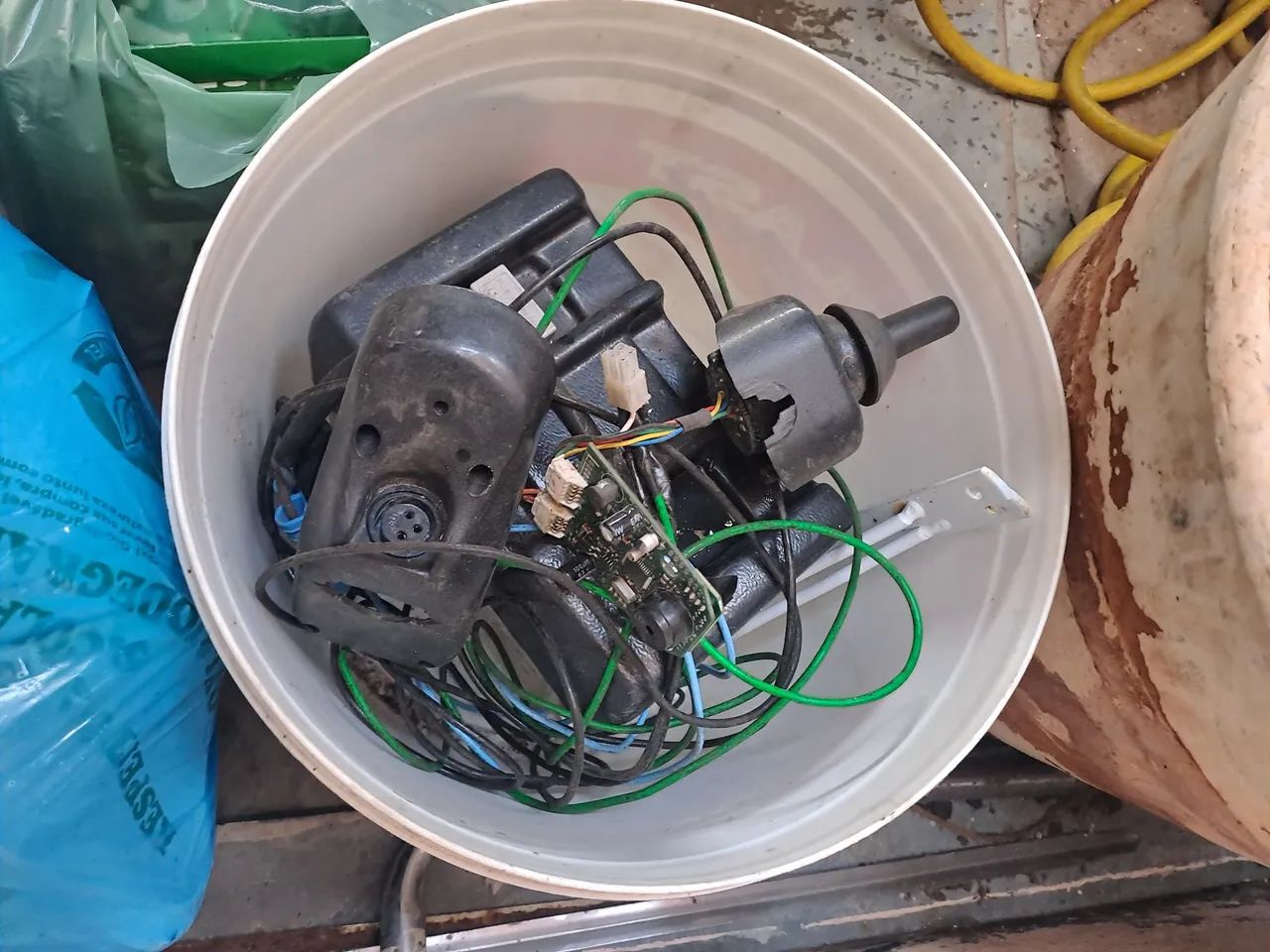 Cadeira de rodas motorizada pra arrumar  - Foto 2