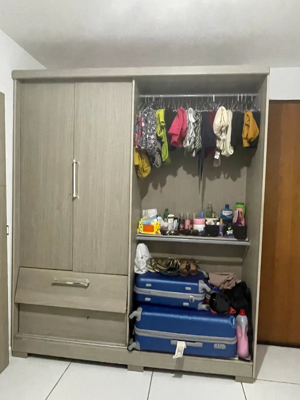 Guarda-roupa espaçosa  - Foto 2