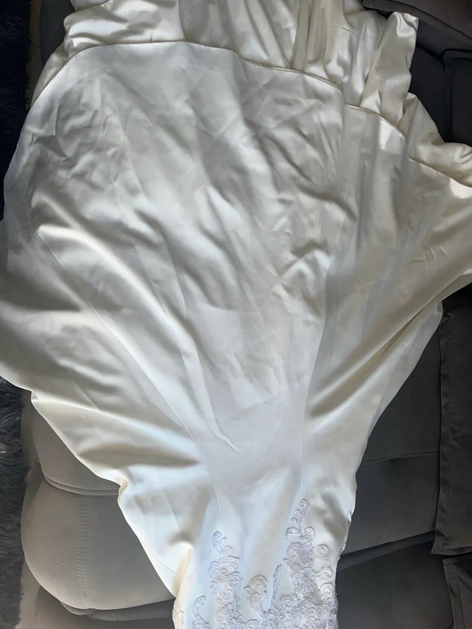 VESTIDO DE NOIVA LUXO BORDADO COM CAUDA - Foto 4