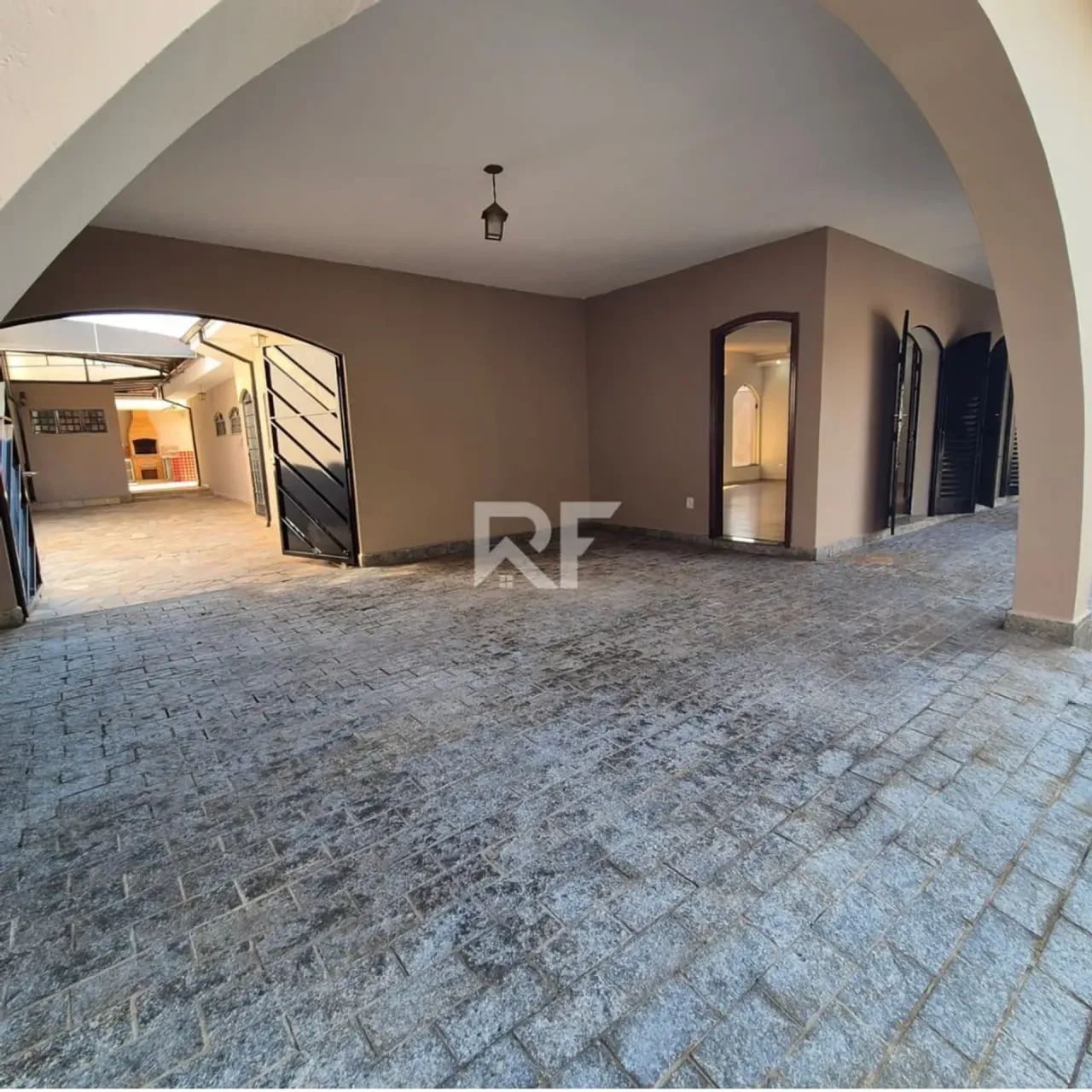 Excelente oportunidade na Vila Nova! Casa ampla, robusta e com 450m² de terreno. - Foto 2