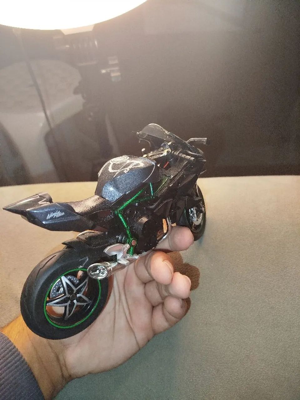 Miniatura Kawasaki H2R escala 1/8 