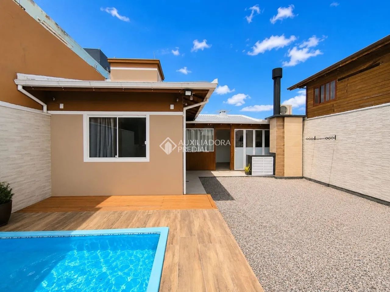 Casa mobiliada com 3 dormitórios e piscina na quadra do mar - Praia do Sonho