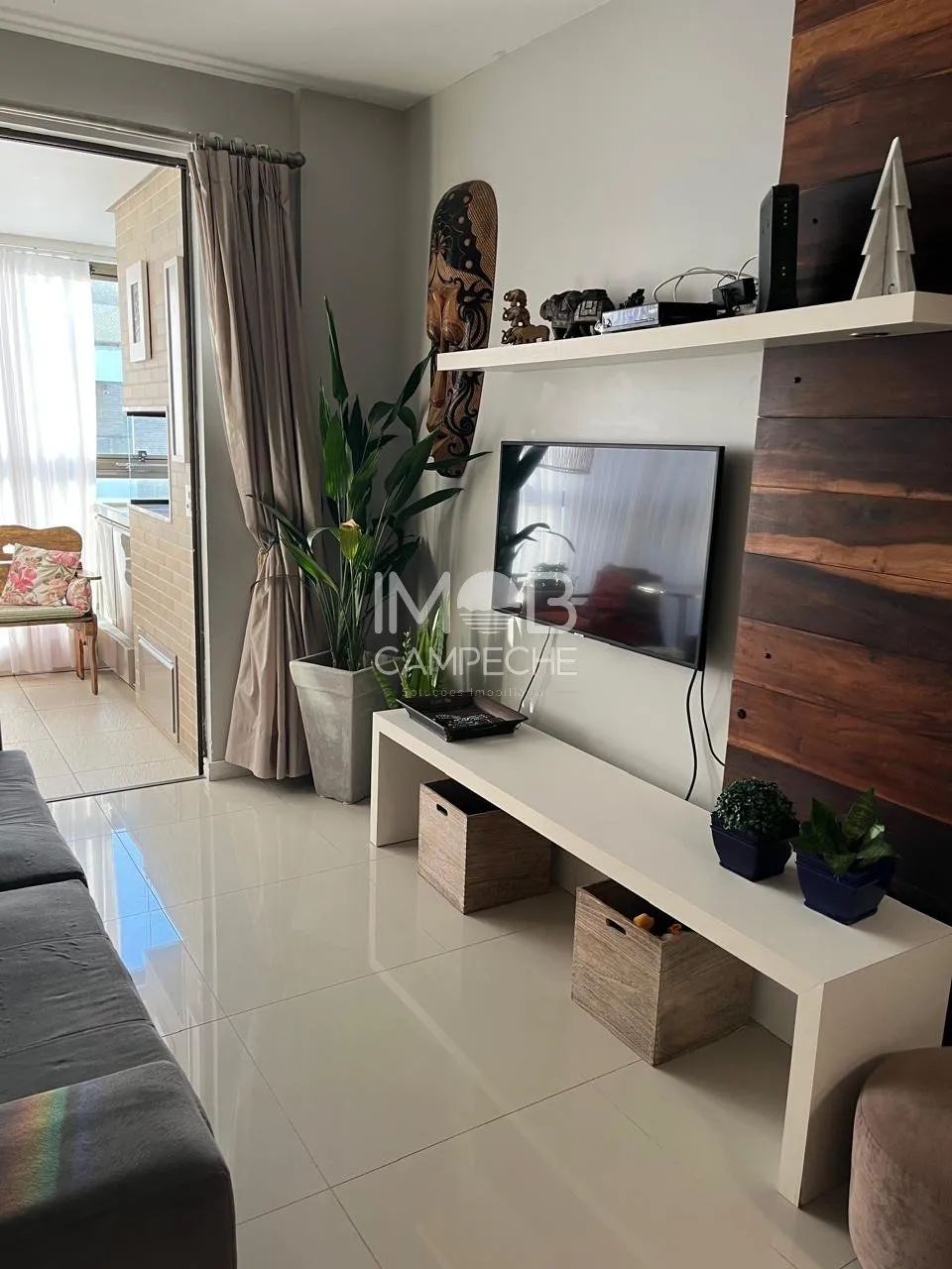 Apartamento com 2 dormitórios, sendo 1 suíte, próximo da praia - Campeche - Florianópolis/ - Foto 3