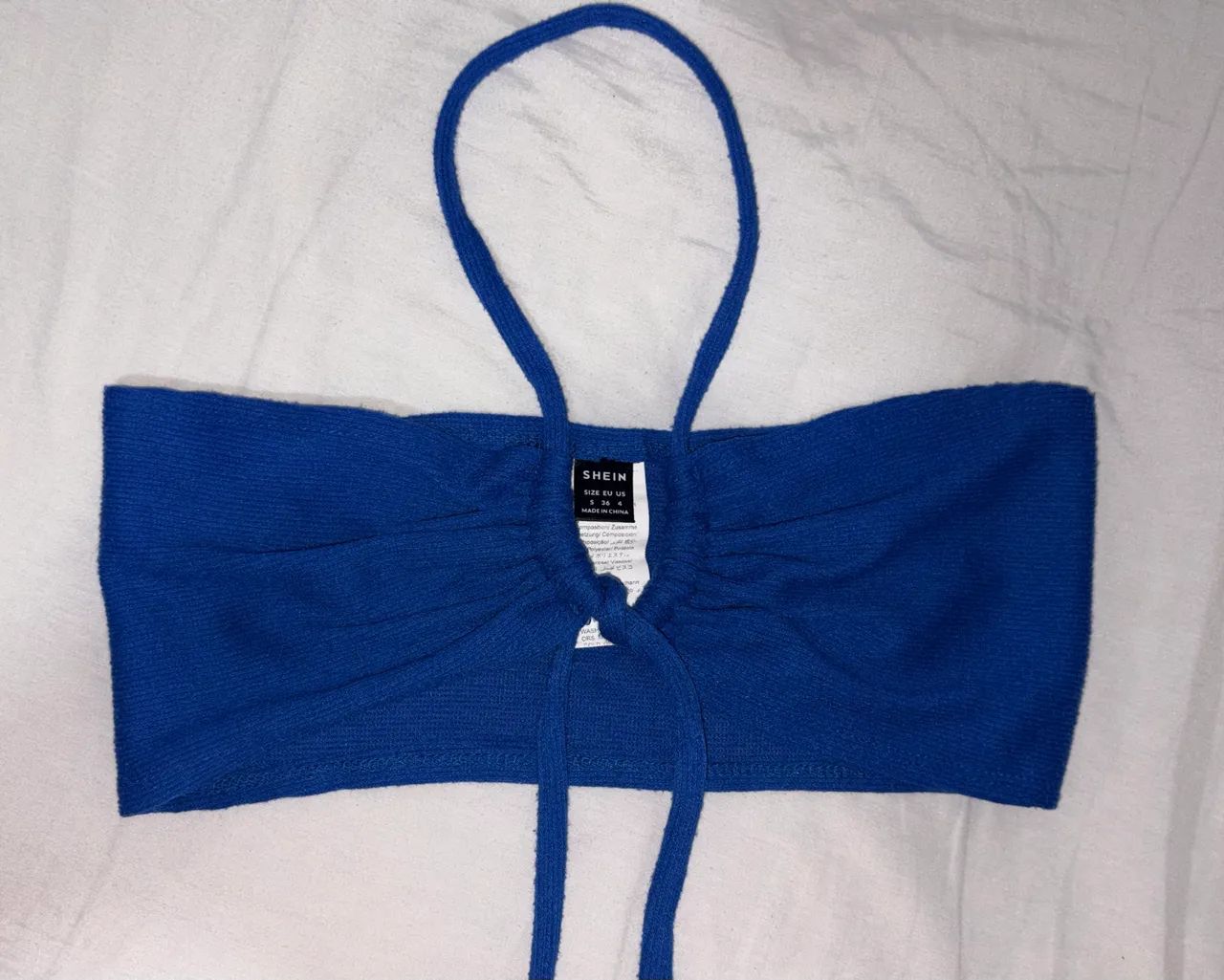 Top/cropped azul com várias amarrações  - Foto 2