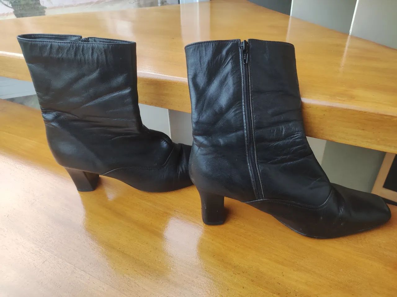 Bota de couro legítimo preta n 37 - Foto 2