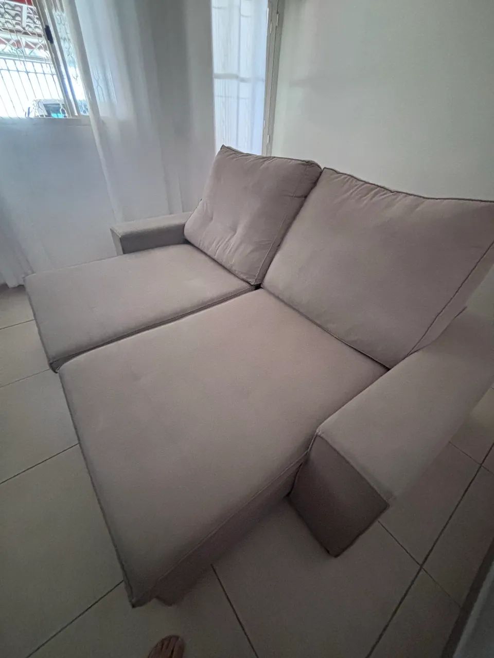 Sofá Retrátil 4 Lugares + Rack de Sala em Ótimo Estado - Foto 5
