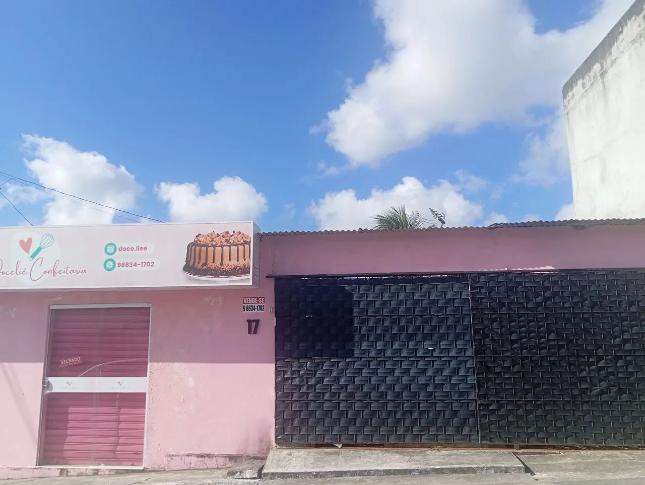 Vendo casa com ponto comercial e um terreno 
