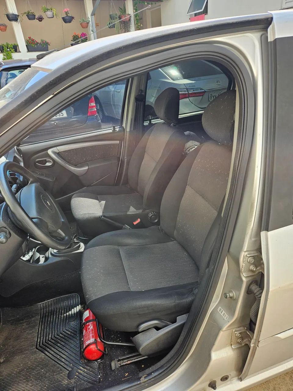 Renault Logan Expression Hi-flex 1.6 8V 4P 2013 - Foto 2
