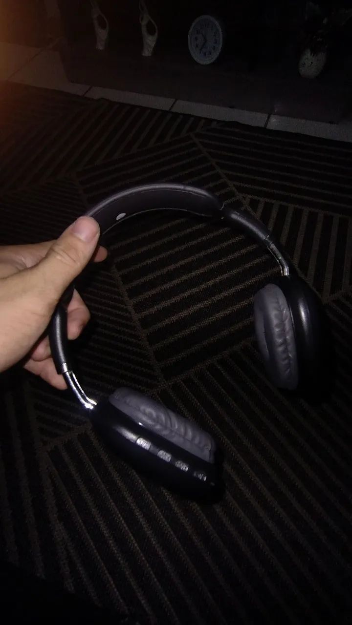 Fone de ouvido grande bluetooth 