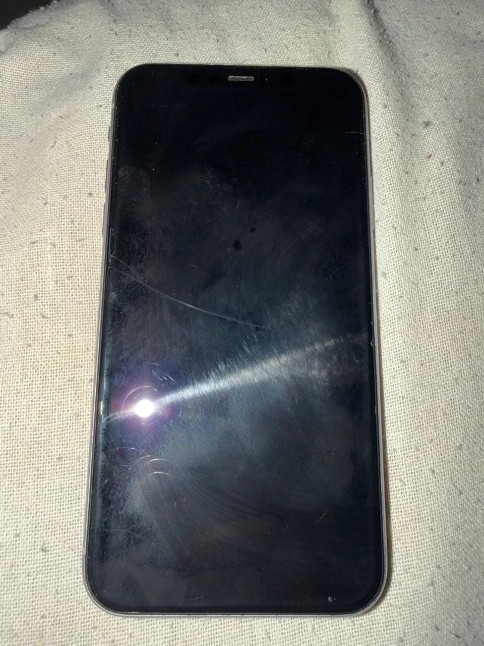 Celular iPhone 11 roxo