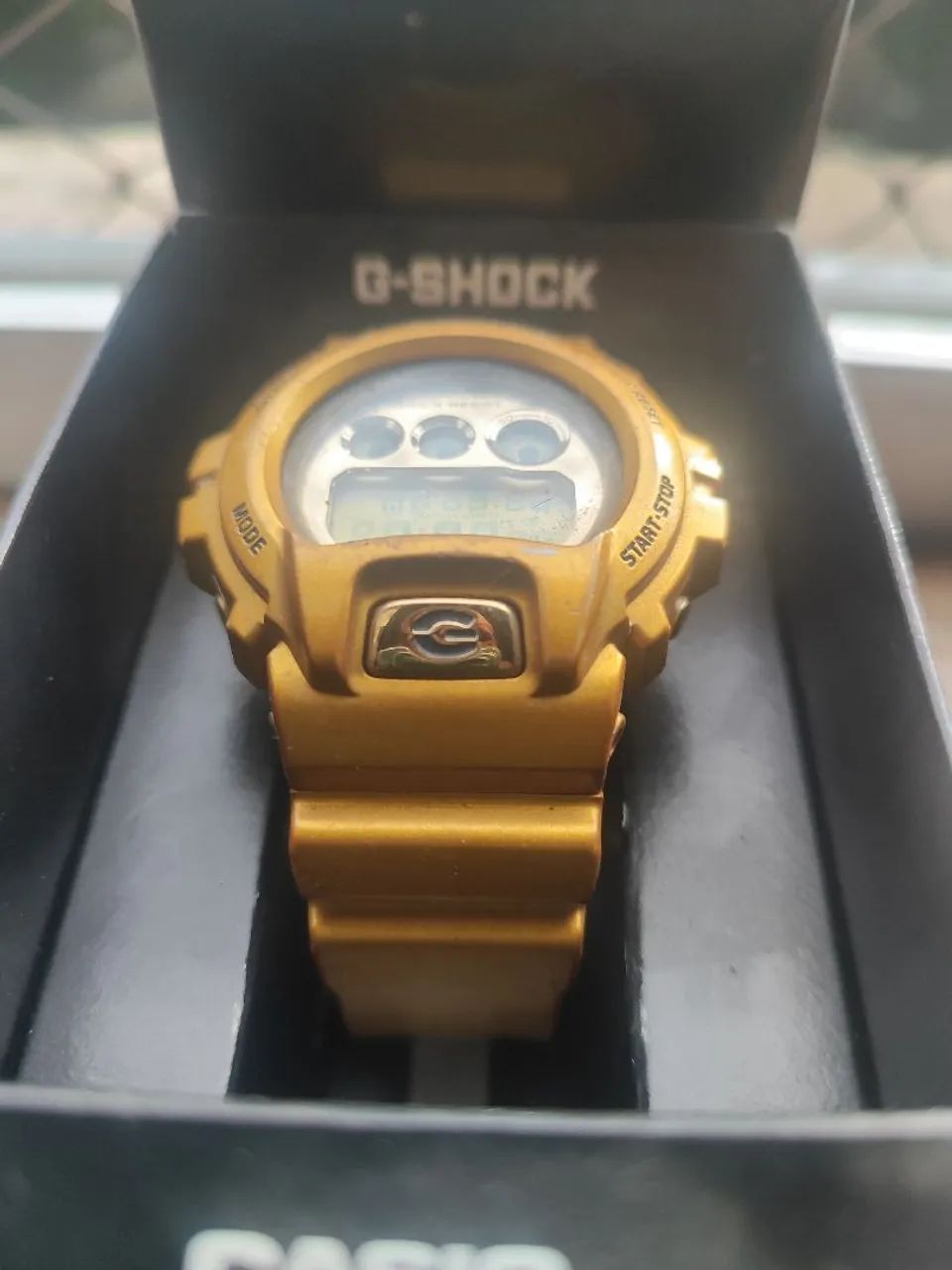 Relógio G Shock Edição Limitada Crazy Colors Todo Dourado DW 6900