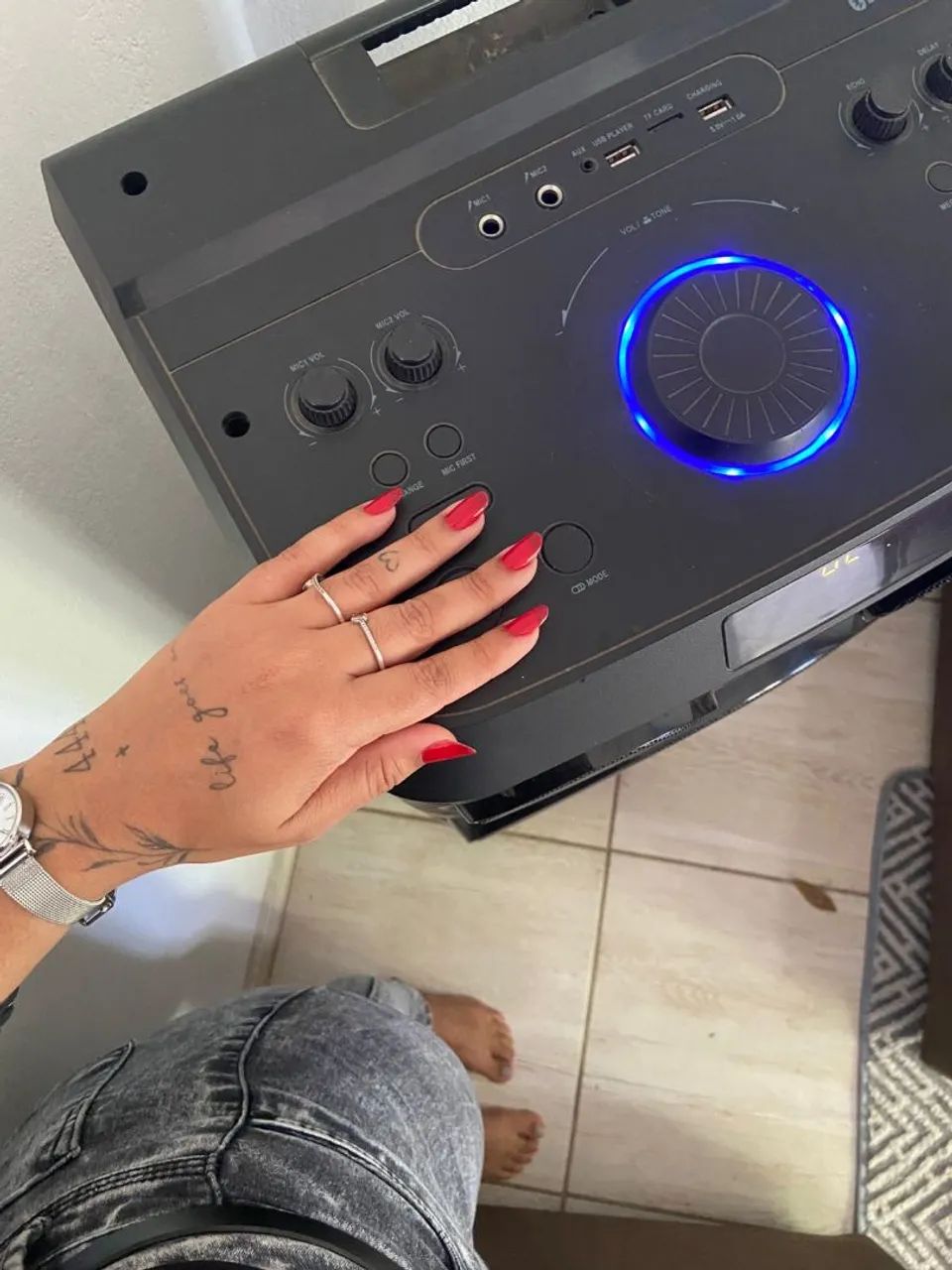 Vende-se caixa de som 2.300 de potência  - Foto 2