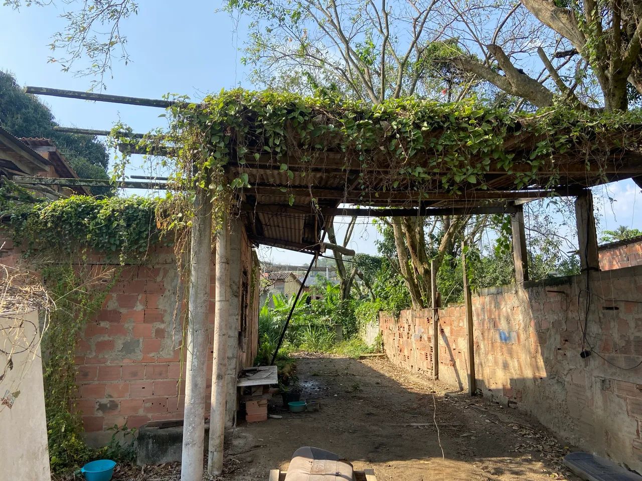 Terreno com estrutura de 4 cômodos e alicerce  - Foto 3