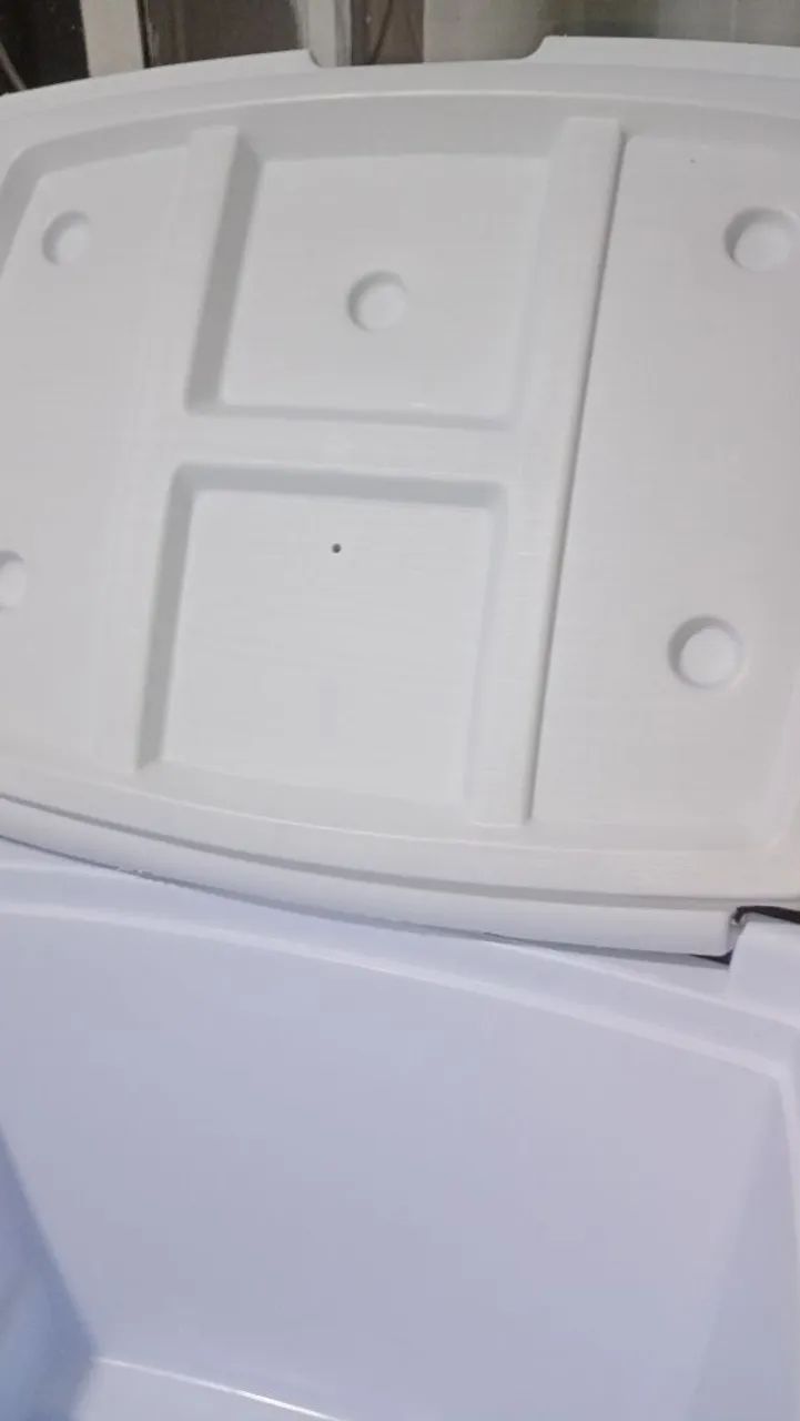 Caixa de térmica de 42 litros com rodinhas  - Foto 5